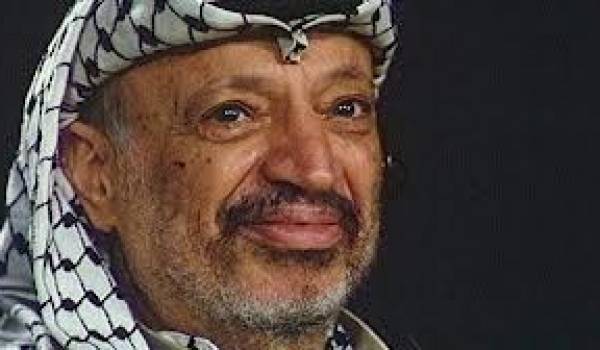 Souha Arafat déposera mardi une plainte en France pour "assassinat" de son mari.