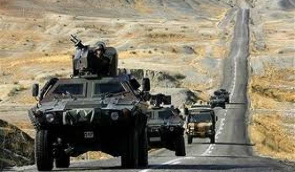 L'armée turque est sur le pied de guerre aux frontières avec la Syrie.