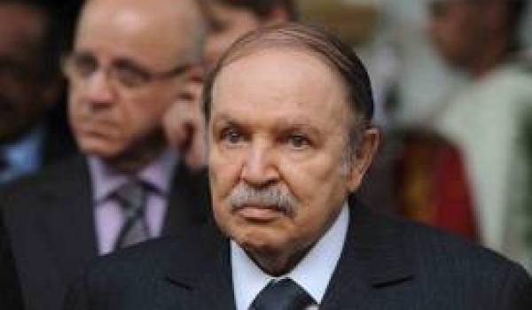 Abdelaziz Bouteflika paralyse le pays.