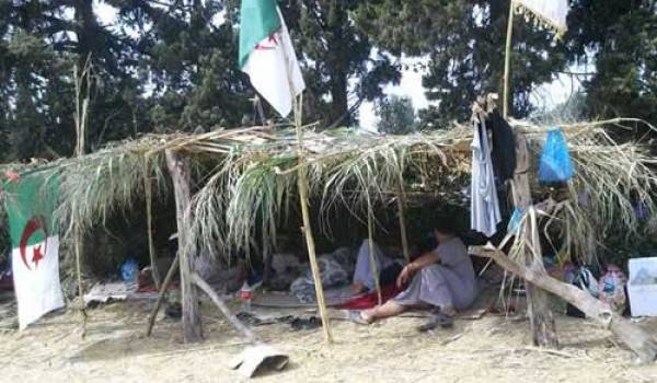 Le campement de fortune des gardes communaux à Boufarik.