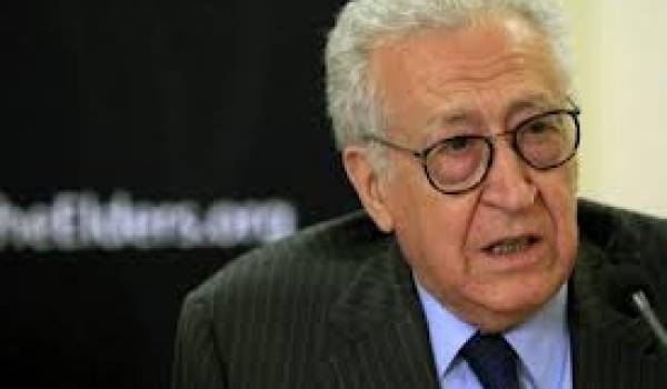 Lakhdar Brahimi, 78 ans, pourrait succéder à Kofi Annan.