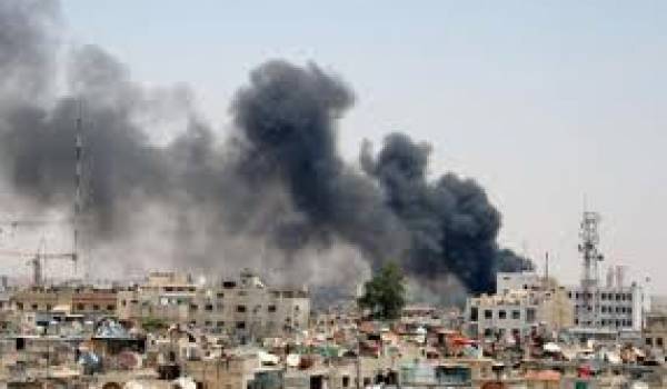 L'armée du régime pilonne sans pitié les deux villes, Damas et Alep. 