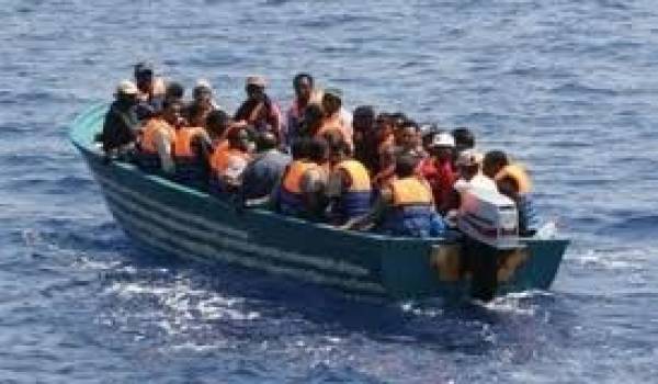 Un bateau avec 100 immigrés à bord a été intercepté.