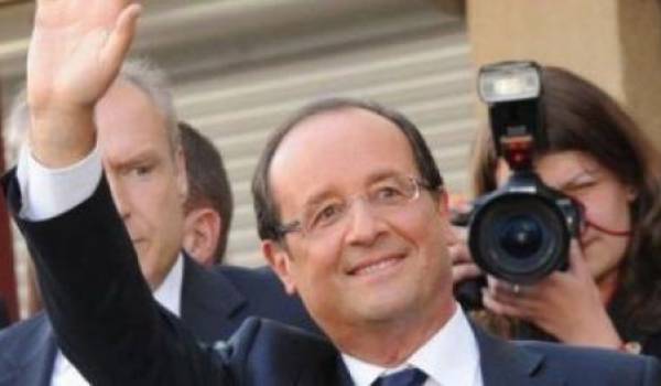 Le président français devrait effectuer sa première visite d'Etat en Algérie début décembre.