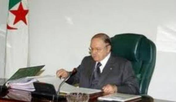 Après une longue absence Bouteflika reprend les Conseils des ministres.
