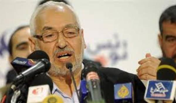 Les partisans de Ghannouchi pour encourager le gouvernement.