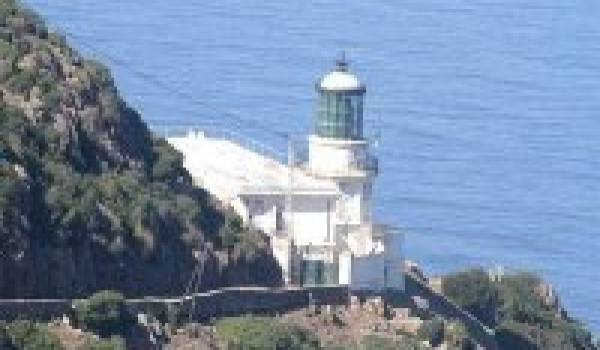 Le phare de bougaroune, le veilleur de la mer.