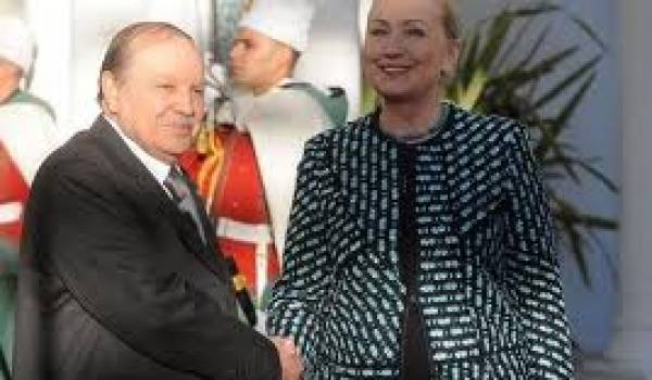 Mme Clinton fera un saut à Alger pour discuter du Mali