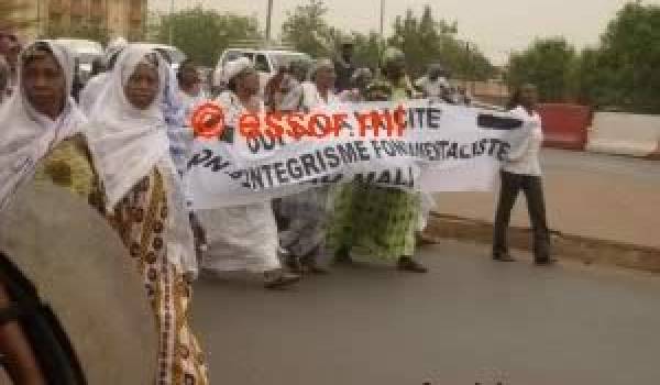 La révolte des femmes contre la chari'a d'Ansar Eddine.