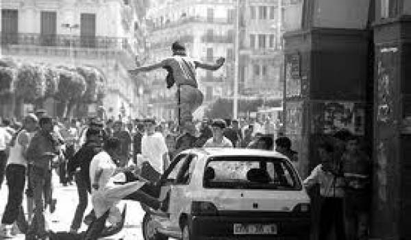 Les dix premiers jours d'octobre 1988, l'Algérie a connu de manifestations réprimées par l'armée.