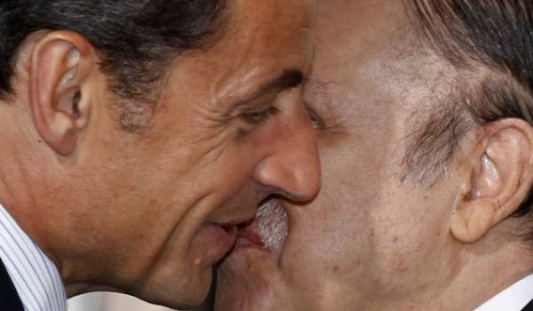 A Alger, François Hollande voudra tourner la page de l'ère Sarkozy