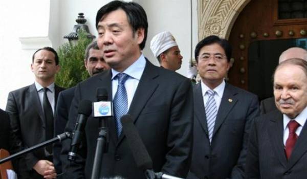 Le vice-ministre chinois aux Affaires étrangères reçu en grande pompe par Bouteflika à Alger