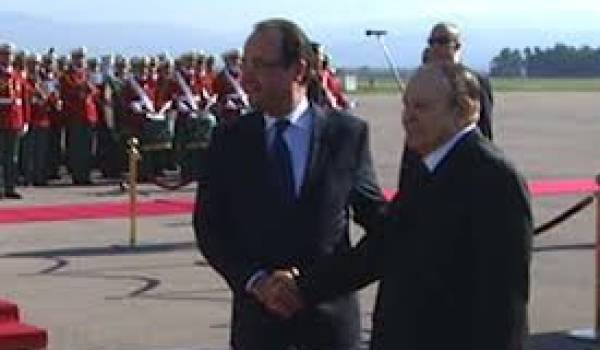 Hollande et Bouteflika à l'aéroport d'Alger.