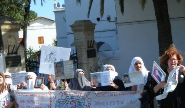 Les familles de disparu(e)s sont régulièrement empêchées de manifester et malmenées par les services de sécurité