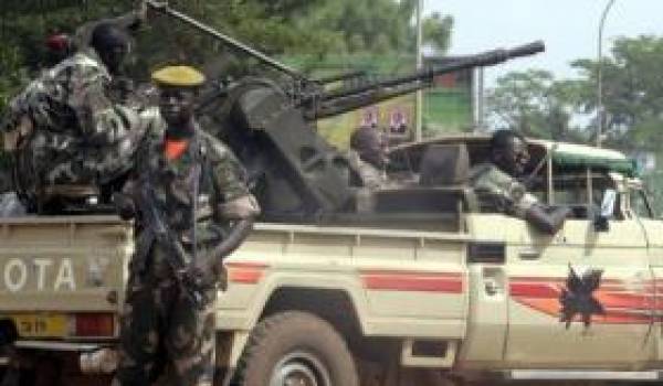 Des gardes devant la présidence à Bangui