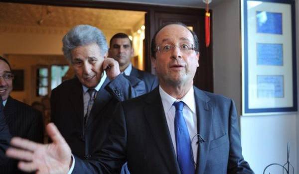 Alors qu'il était premier secrétaire du PS, François Hollande était reçu par Ahmed Ben Bella en 2006.