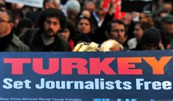 72 journalistes prisonniers en Turquie.