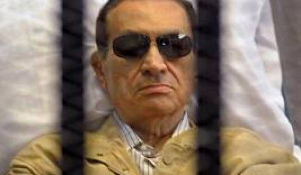 Moubarak purge ses derniers jours entre prison et hôpital.