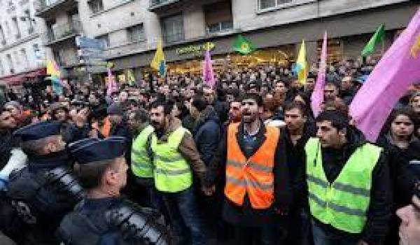 Des centaines de Kurdes se sont rassemblés à Paris pour dénoncer l'exécution des trois activistes