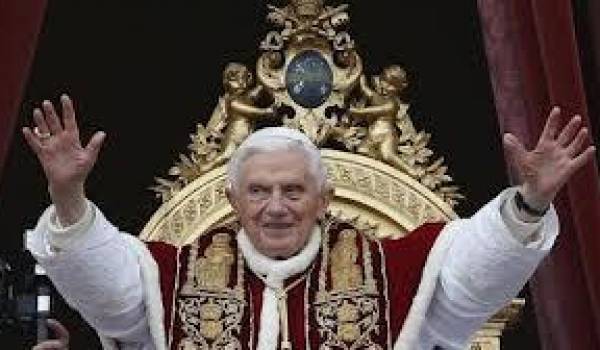Benoît XVI met fin à ses fonctions de souverain pontife