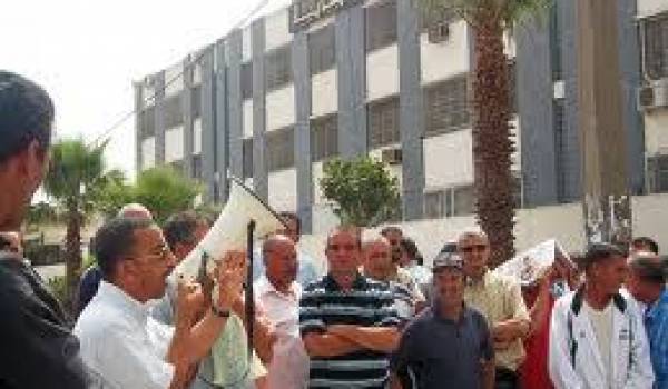 Les travailleurs de l'ETR Béjaïa en grève.