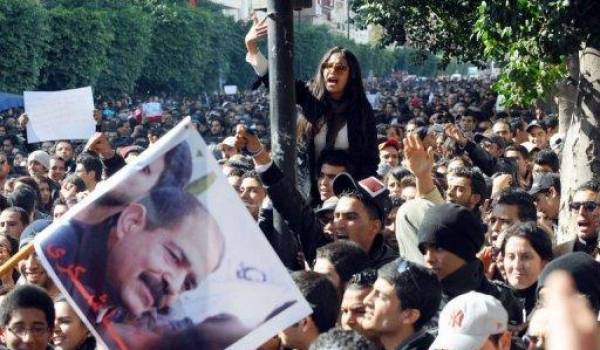 Des manifestants affrontent la police à Gafsa et Tunis.