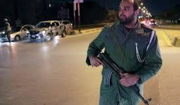 La police libyenne fait face à des groupes armés 