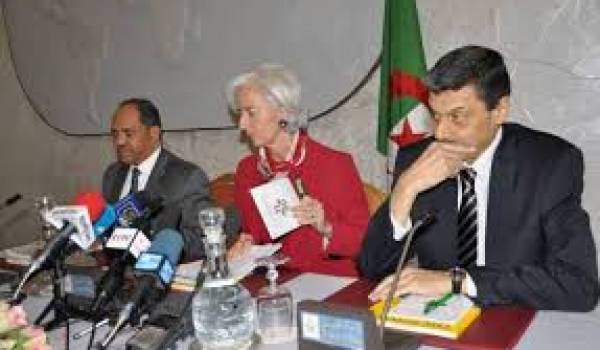 Christine Lagarde, patronne du FMI entourée de ministres algériens.