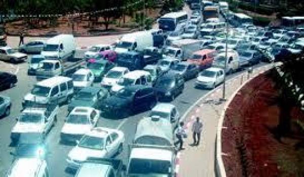 Le réseau routier d'Alger et sa banlieue est congestionné depuis des années par manque d'anticipation sur le parc automobile.