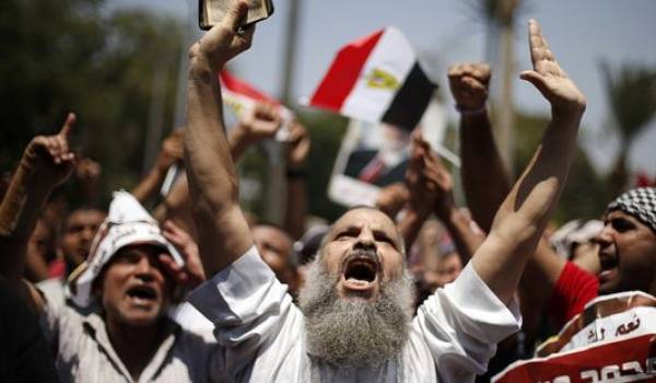 De nouveaux appels à manifester sont lancés par des leaders islamistes.