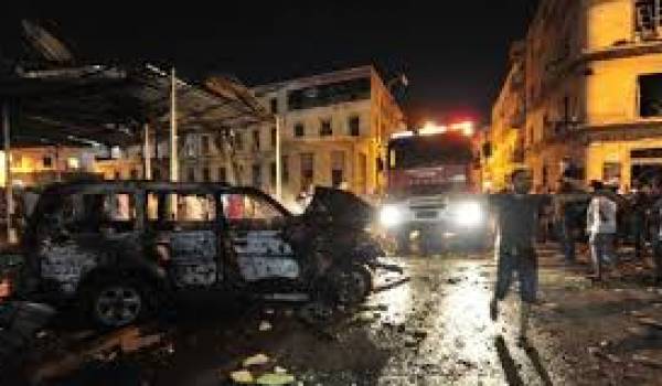 L'explosion aurait été provoquée par une voiture piégée.