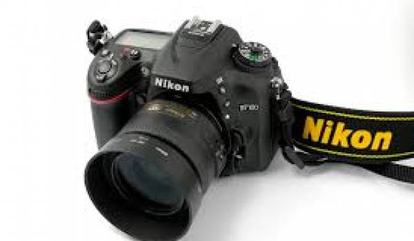Le nikon D7100, l'appareil photo phare de la marque.