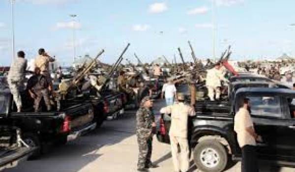 Samedi, les affrontements armés sont en cours à Tripoli.