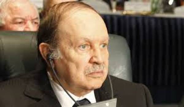 Le pouvoir représenté par Bouteflika a paralysé l'Algérie.