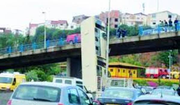 Le problème de circulation automobile demeure épineux à Alger.