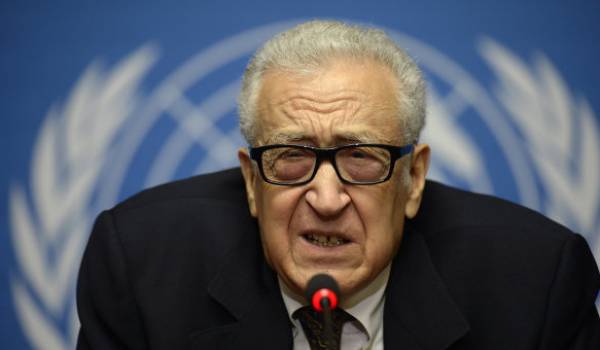 Lakhdar Brahimi s'échine à coller les morceaux.