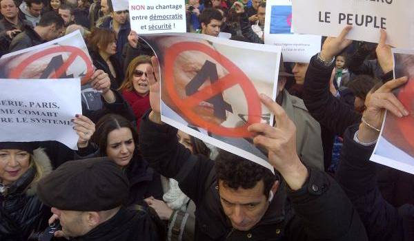 Rassemblement devant l'ambassade d'Algérie samedi.