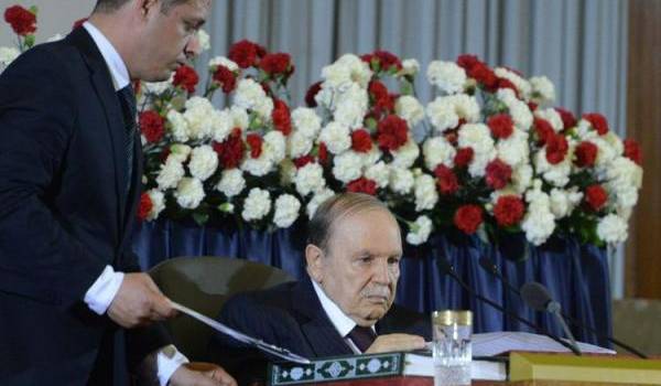 Bouteflika se permet un mandat à vie.