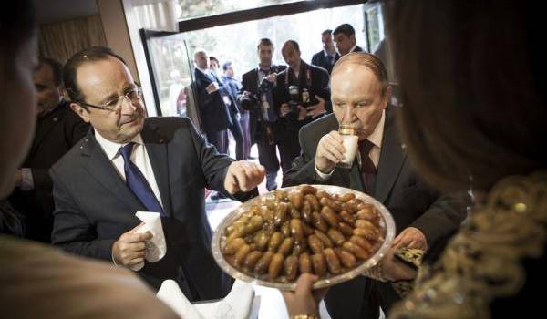 Le président français et Bouteflika ou l'histoire d'une longue connivence. Ici à Alger.