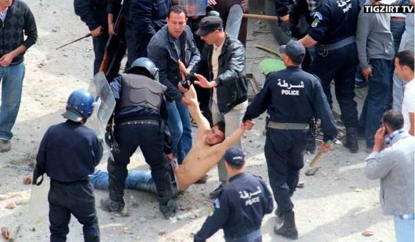L'ignoble image de policiers se conduisant le 20 avril comme des voyous à Tizi-Ouzou.
