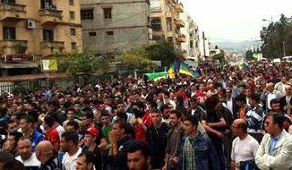 Les militants de la cause amazighe ont réitéré leur volonté de faire aboutir cette revendication. Photos Rachid Oulebsir