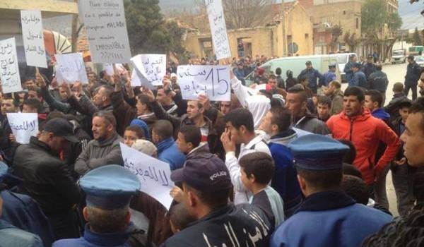 A ras Laayoune, Boudiaf empêché de tenir son meeting.