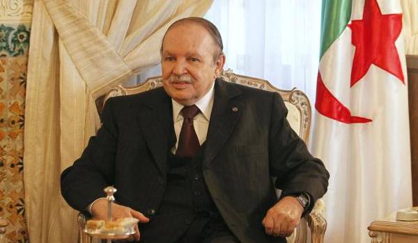 Bouteflika fait ce qu'il veut du nombre de mandats.