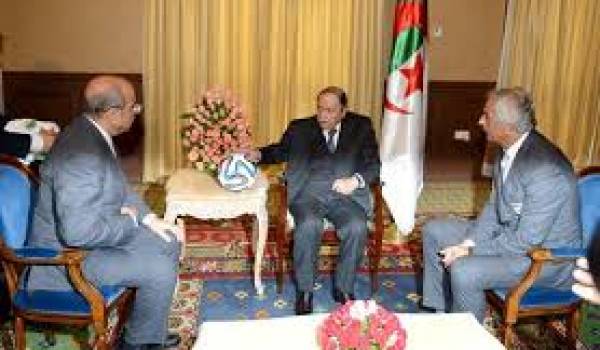 Bouteflika aurait quand même prononcé deux phrases lors de cette rencontre avec Vahid et Raouraoua.