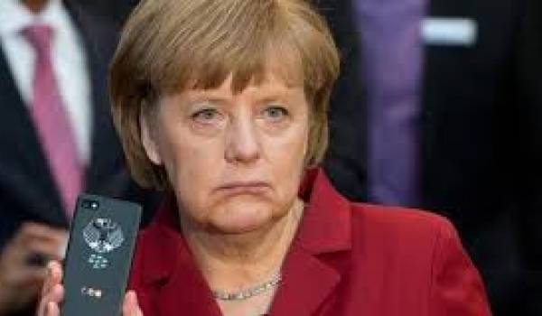 Merkel écoute Erdogan.