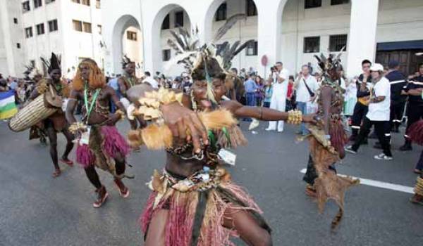 La culture se résume aux yeux du pouvoir à des festivals de prestige à coups de milliards et sans retombées concrètes sur la scène nationale.