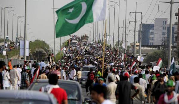 Le Pakistan s'enlise dans la crise politique.