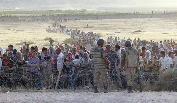 La Turquie assiste sans bouger aux tueries des Kurdes par les djihadistes. Ici fuite des civils kurdes.