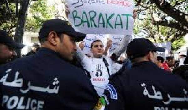 La police a empêché durement une manifestation en ce jour  de 1er novembre.