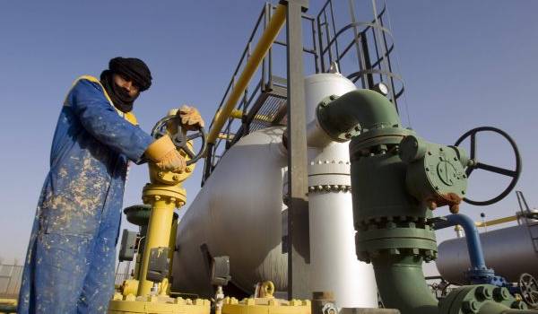 La dépendance à la rente pétrolière dessert l'Algérie.